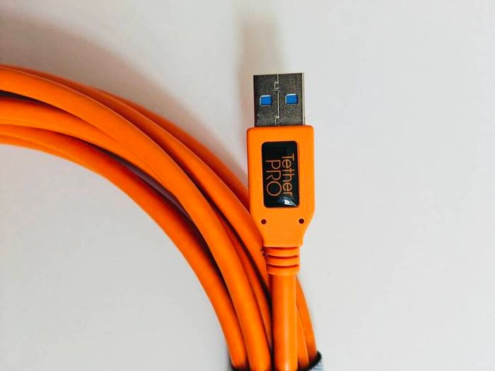 Canon 5D Mark 4 tethering cable by Tether Pro