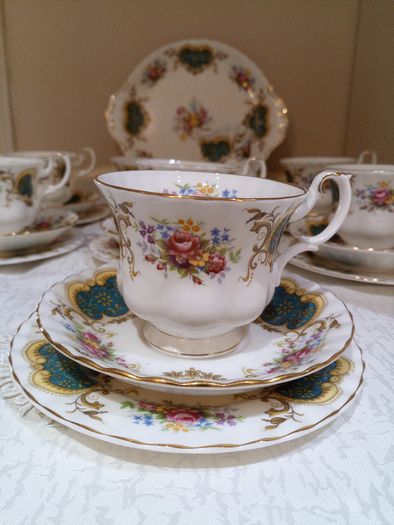Vintage Royal Albert " Berkeley"  22 pieces Tea Set Fine Bone China