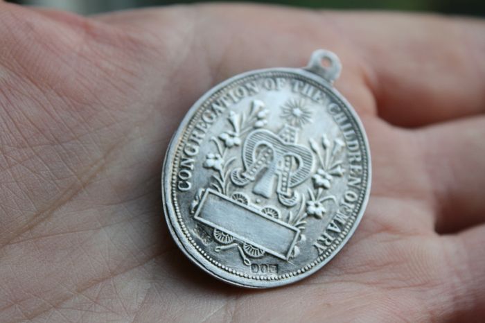 Irish Antique Sterling Silver Medal: Congregation of the Children of Mary, Dublin 1941  8 grams silver