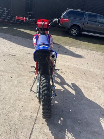 Pit bike