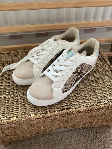trainers Bnwt white leather effect with snakeskin detail size 40 sixth sens brand