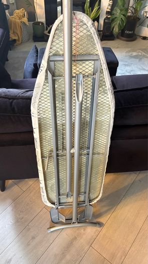 ironning table