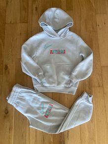 Nike tracksuit 8-9y