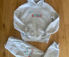 Nike tracksuit 8-9y
