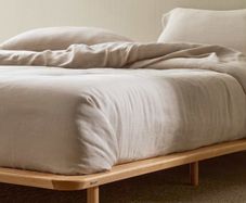 Kave home  Ash wood Japanese style king size bed