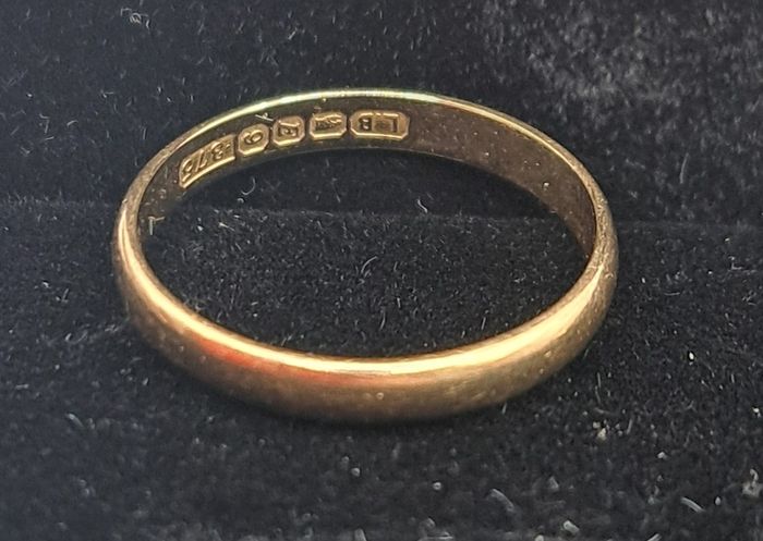 9ct  weeding gold ring
