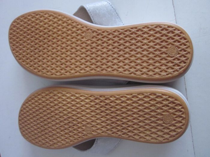 Fly Fot Leather, Touch-Fasten Toe Post Sandals Light Grey S5