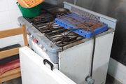 Commercial gas cooker