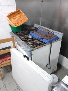 Commercial gas cooker