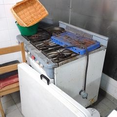 Commercial gas cooker
