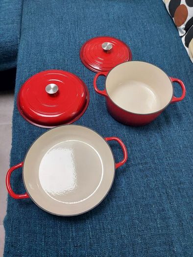 NEW - Set of 2 enamelled cast iron round casserole & pan