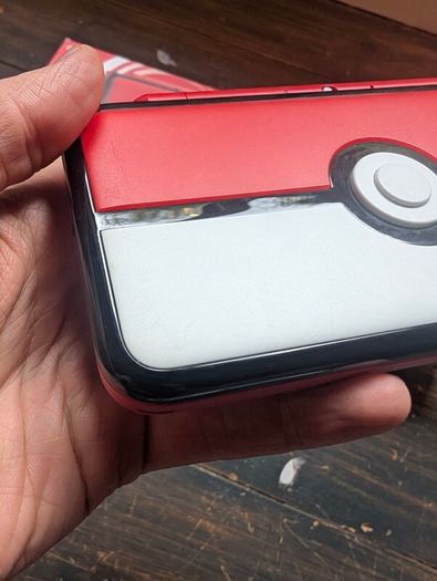 Nintendo 2DS XL - Pokemon Pokeball/Pikachu Edition Console
