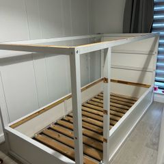 kura bed