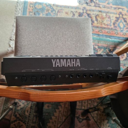 Yamaha QY700