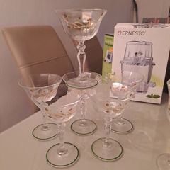 champagne glasses