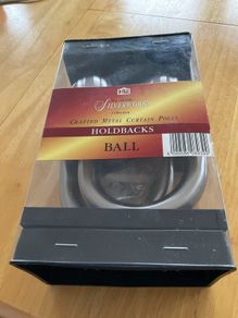 Curtain holdbacks