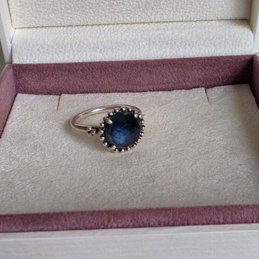 Pandora midnight star blue cristal ring in great condition size (56)