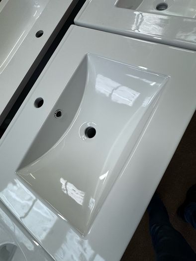 Brand New 600mm White Vanity Unit & Tap