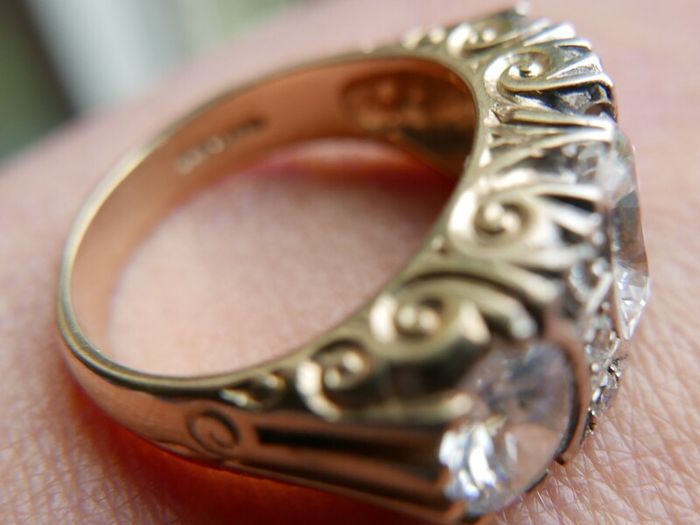 Vintage 9ct Solid Gold 375 Beautiful Trilogy Ring 10,2g