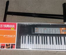 Yamaha F50 PSR, With stand