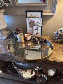 Gold world tray 3 pictures and 2 candles