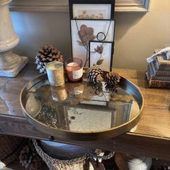 Gold world tray 3 pictures and 2 candles