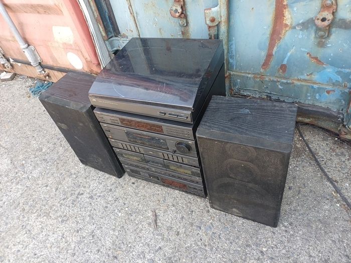 JVC set amplifier radio and cassette player, record player.