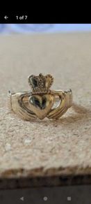 9 carat gold Claddagh ring
