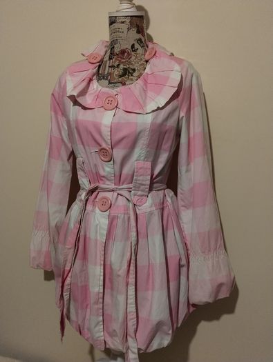 Beautiful pink & white Belted Coat, New With Tags