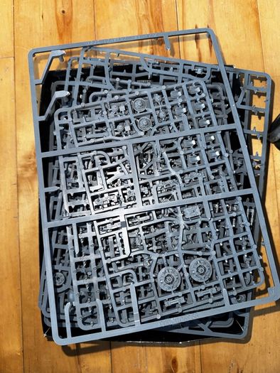 Warhammer 40K Tau Empire Army Bundle Riptide, Hammerheads, Suits & Ghostkeel (Unbuilt)