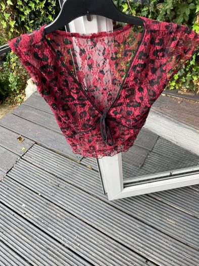Lacy black and red top