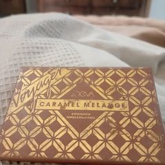 Zoeva nudes eyeshadow palette