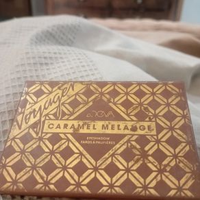 Zoeva nudes eyeshadow palette