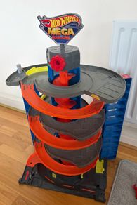 Hot Wheels mega garage