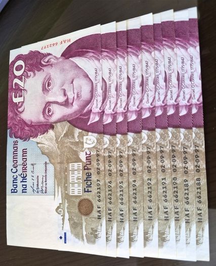 10 consecutive 20 pound banknotes