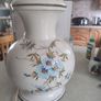 VINTAGE COUNTRY HOUSE Italian CERAMIC table LAMP with shade in working order. Image 3
