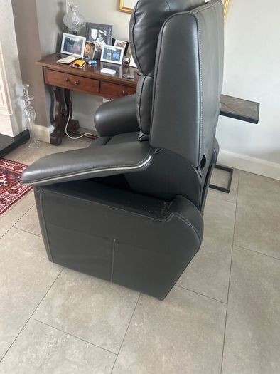 Tilt & lift leather armchair