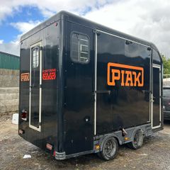 horse box