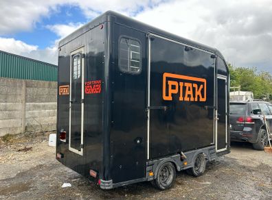 horse box