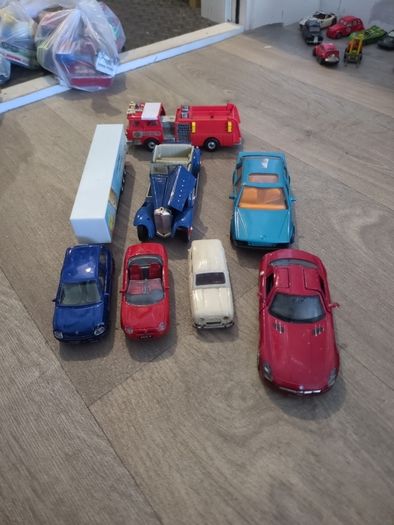 Vintage Die-Cast Model Car Collection - Corgi, Maisto, Matchbox