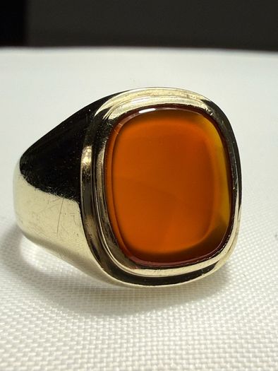 Vintage 8K Yellow Gold Signet Gents Ring Bezel set Carnelian