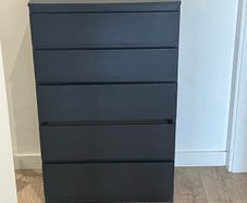 chest of drawers