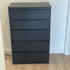 chest of drawers