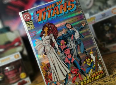 New Titans ! Issue 100 ! Holographic Foil Cover ! Anniversary Issue ! 1993 ! by DC Comics !