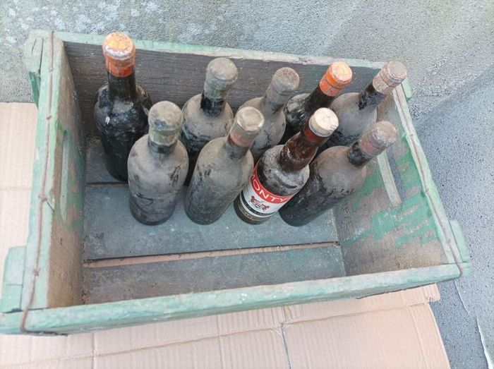 Vintage wood box, Portugal with 8 bottles with content, for display only