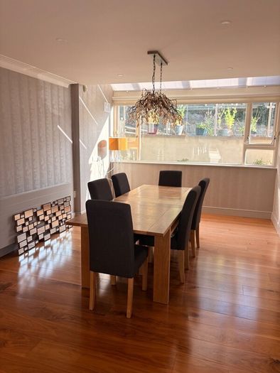 Solid oak dining table and 6 chairs