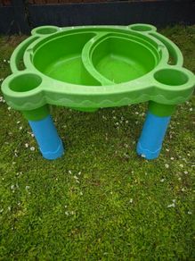 Sand and water table