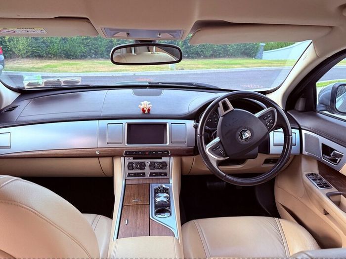 Jaguar XF 2015