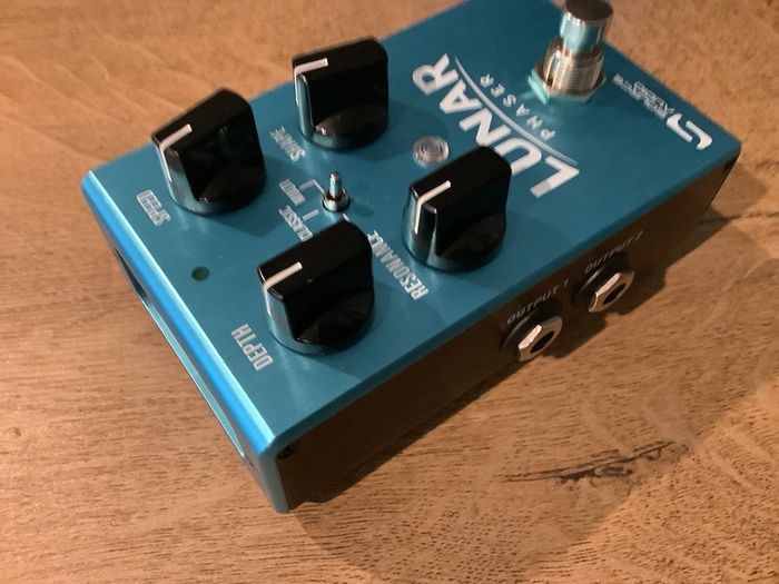 Source Audio Lunar Phaser Pedal box