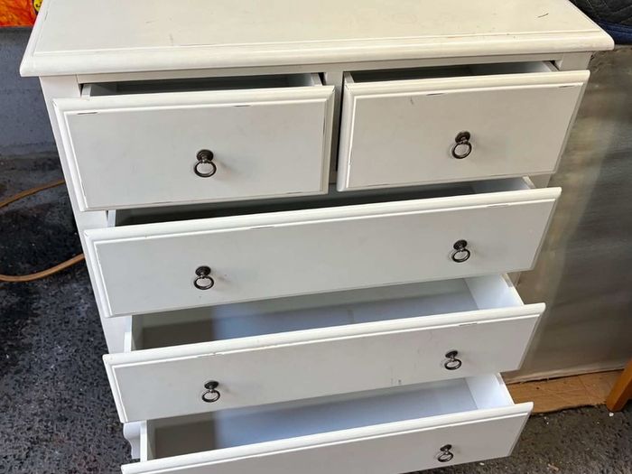 Wooden white 5-drawer chest